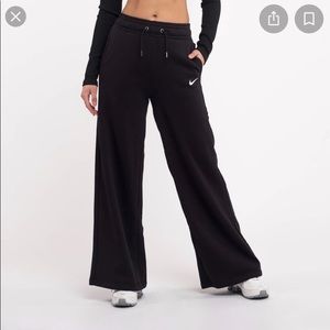 Nike Sportswear Wide Leg Trousers Large